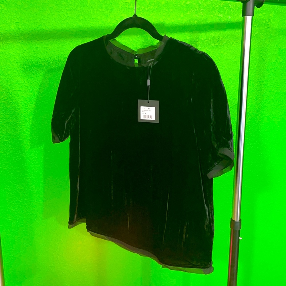 Joe’s Jeans velvet top. Size medium. Never worn.